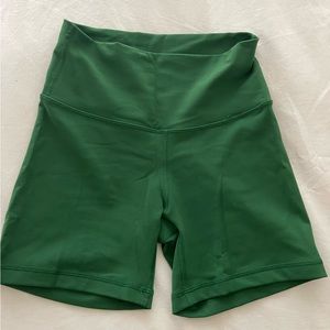 Aritzia TNA life atmosphere 5in short